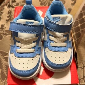 Nike Kids Sneakers in Blue and White